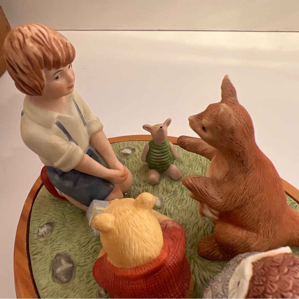 Classic Winnie The Pooh Three Cheers Musical Figurine Style 8176 Plays Memories - Picture 6 of 14